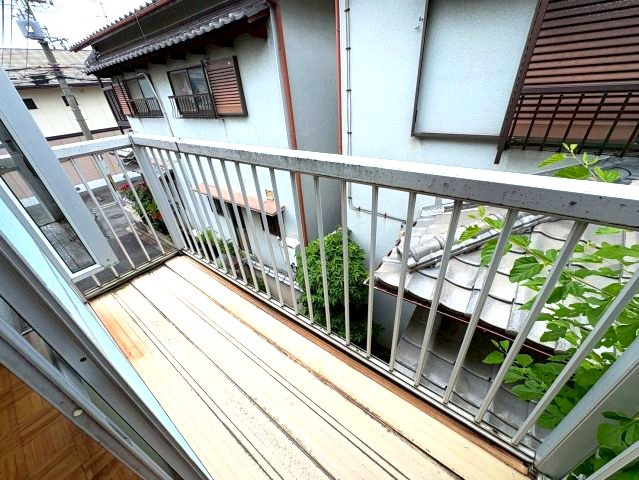 東阪田貸家のバルコニー