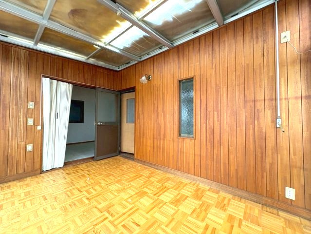 東阪田貸家の洋室