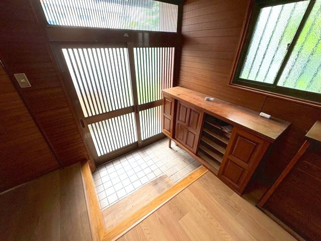 東阪田貸家の玄関