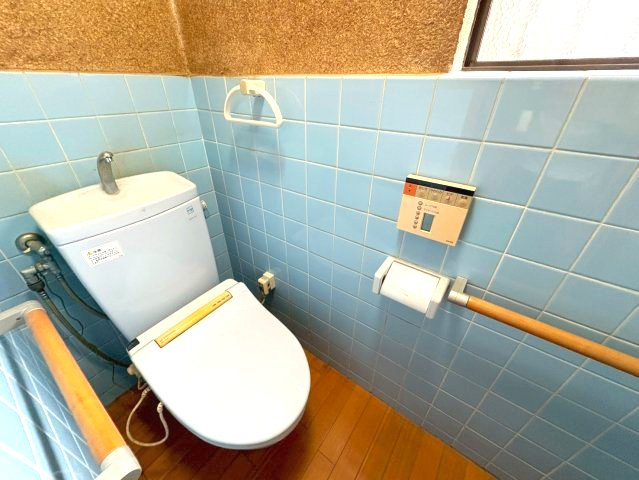 東阪田貸家のトイレ