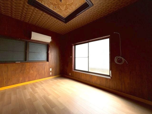 東阪田貸家の洋室