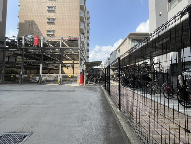 プラネスーペリア京都西院の駐車場