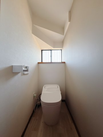 【中古戸建】本庄市児玉町児玉のトイレ|■トイレ｜窓付きトイレですので常に換気もでき、綺麗保てます♪
