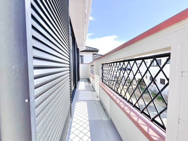 【中古戸建】本庄市児玉町児玉のバルコニー|■バルコニー｜あたたかな陽のひかりを浴びることのできるバルコニー。お洗濯物やお布団を干せば、家族みんなが気持ちよく暮らすことができます(*^^*)
