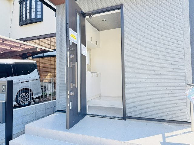 八王子市　山田町　新築一戸建て　７期の玄関|～玄関は安心のWロックキーを採用～