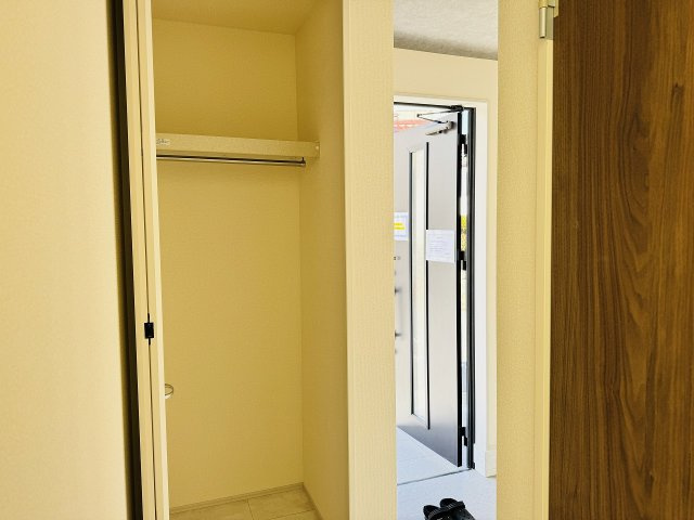八王子市　山田町　新築一戸建て　７期の収納|～玄関には便利なクローゼットがあります～