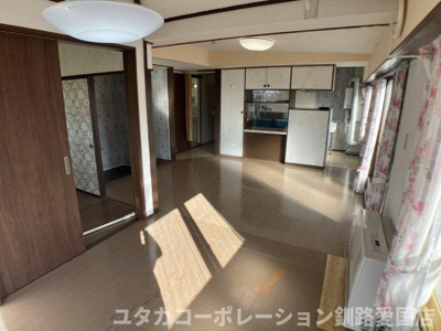 【居間・リビング】 | 幣舞マンション171号室 | リフォーム素材にもピッタリのお部屋です☆