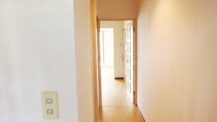 奥田ビルの玄関|玄関から室内の眺め