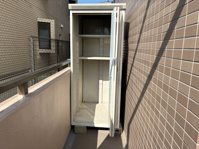 エクセラージュあざみ野のバルコニー|スチール収納庫