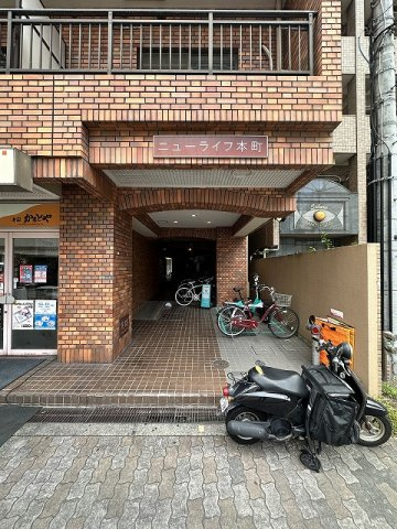 ニューライフ本町のエントランス