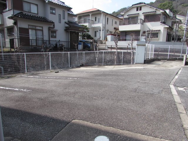 ヴォーン武庫山の駐車場