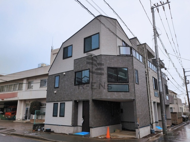 【外観】 | 西東京市下保谷１丁目　新築戸建て　A号棟 | 窓位置や開放的なエクステリアも含めた美しいトータルパッケージ