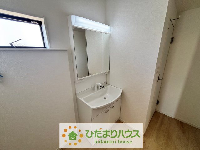 加須市北下新井第５　新築一戸建て　04　クレイドルガーデンの独立洗面台