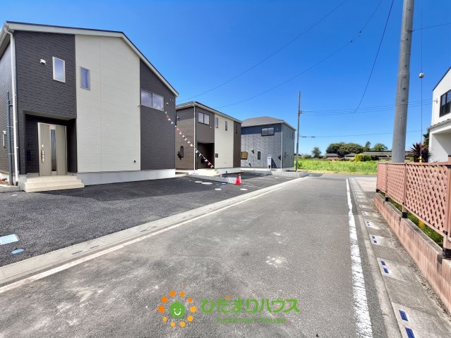 加須市北下新井第５　新築一戸建て　03　クレイドルガーデンの前面道路含む現地写真
