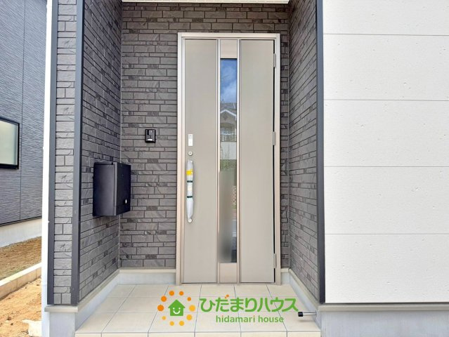 加須市北下新井第５　新築一戸建て　03　クレイドルガーデンの玄関