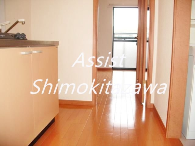 ジュネス下北沢の玄関