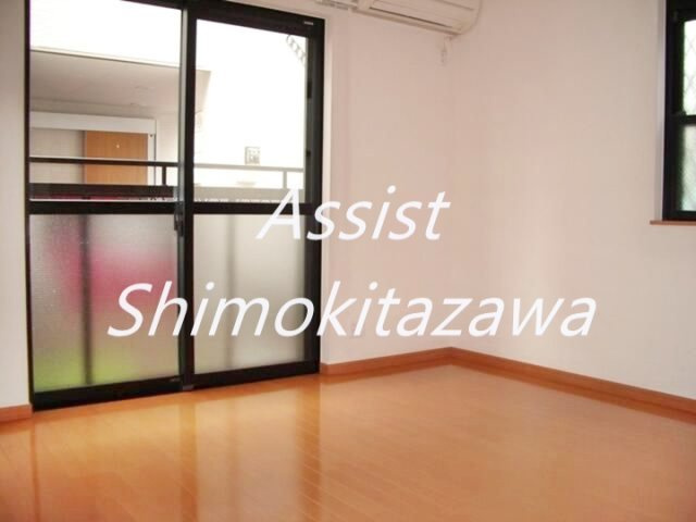 ジュネス下北沢の居間・リビング