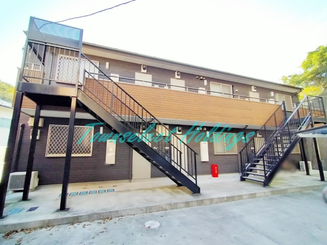 逗子市山の根１丁目のアパートの外観