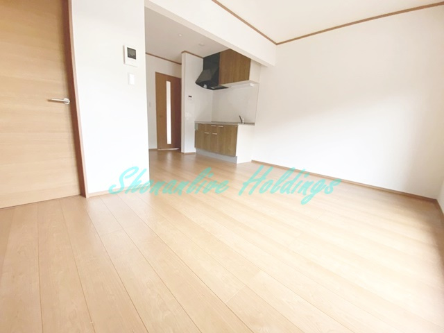 逗子市山の根１丁目のアパートの居間・リビング