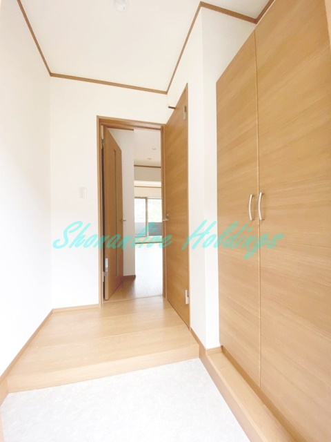 逗子市山の根１丁目のアパートの玄関