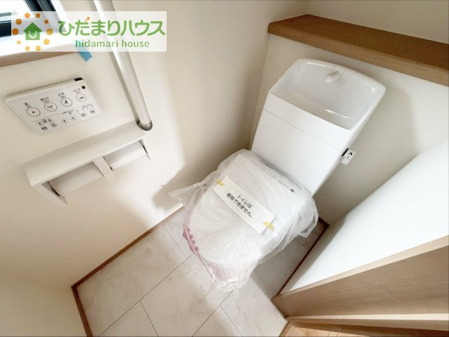 【トイレ】 | 土浦市おおつ野6丁目10番　新築戸建　A号棟 | 1・2階にトイレあり。階段を降りなくてもいいので、高齢者の方も優しい☆彡