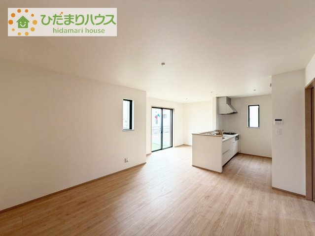 【居間・リビング】 | 土浦市おおつ野6丁目10番　新築戸建　A号棟 | リビングの窓からはあたたかな日差しが差し込みます(*'▽')