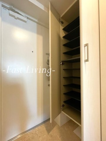 グランクリュ新宿御苑の玄関