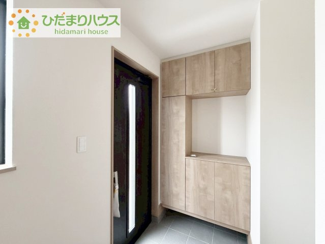 【玄関】 | 土浦市おおつ野6丁目10番　新築戸建　B号棟 | 丁度良い靴箱のサイズ♪これだけあれば家族全員の靴がしまえてスッキリ(^O^)