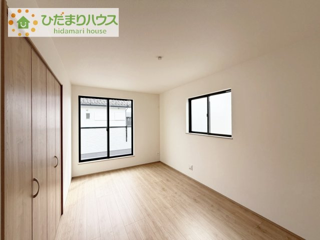 【寝室】 | 土浦市おおつ野6丁目10番　新築戸建　B号棟 | バルコニーに面していて、たっぷり光りの入る明るい主寝室です！