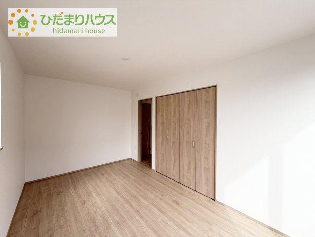 【寝室】 | 土浦市おおつ野6丁目10番　新築戸建　B号棟 | 大きなベッドを置いても余裕の広さの主寝室♪