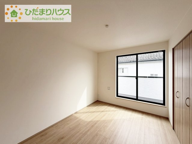 【洋室】 | 土浦市おおつ野6丁目10番　新築戸建　B号棟 | バルコニーに面していて、たっぷり光りの入る明るい子供部屋です！