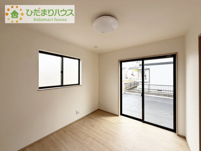【洋室】 | 土浦市おおつ野6丁目10番　新築戸建　B号棟 | 窓が多く、明るい空間を演出してくれます(*^^*)