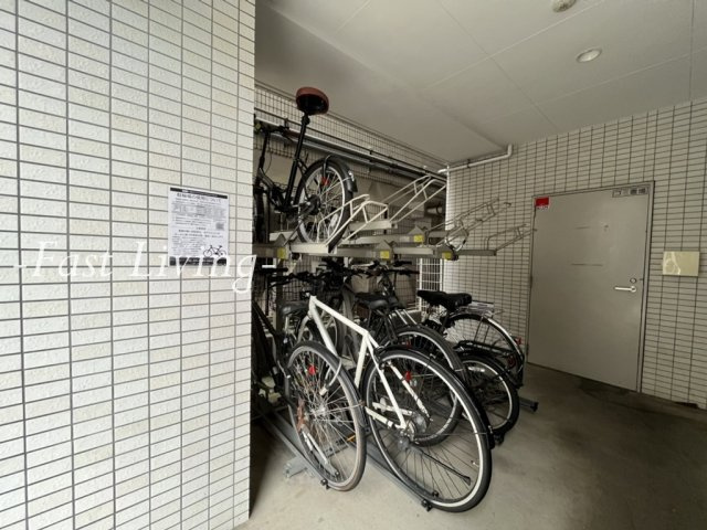 SYNEX CHIYODA-IWAMOTOCHOの駐車場