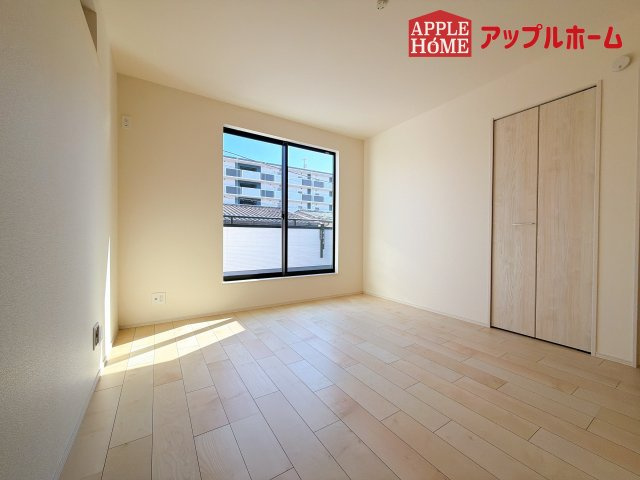 [新築住宅] さいたま市北区東大成町 全1棟の洋室|２階居室は全室収納あり！たっぷりある収納活用でお部屋もキレイを保てます♪