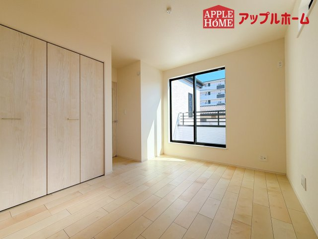 [新築住宅] さいたま市北区東大成町 全1棟の洋室|２階居室は全室収納あり！たっぷりある収納活用でお部屋もキレイを保てます♪