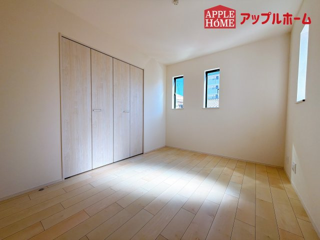 [新築住宅] さいたま市北区東大成町 全1棟の洋室|２階居室は全室収納あり！たっぷりある収納活用でお部屋もキレイを保てます♪