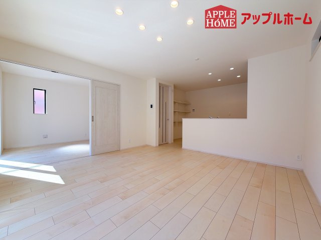 [新築住宅] さいたま市北区東大成町 全1棟の居間・リビング|１日の長い時間を過ごす大切なリビングだから、広さ日当たりとことんこだわりましょう♪ぜひこの空間を実際にご体感ください！