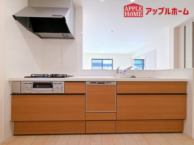 [新築住宅] さいたま市北区東大成町 全1棟のキッチン|見栄えもよくお手入れもスムーズに出来ます。豊富な収納力もございますので、キッチンスペースをスッキリとお使い頂けそうです。