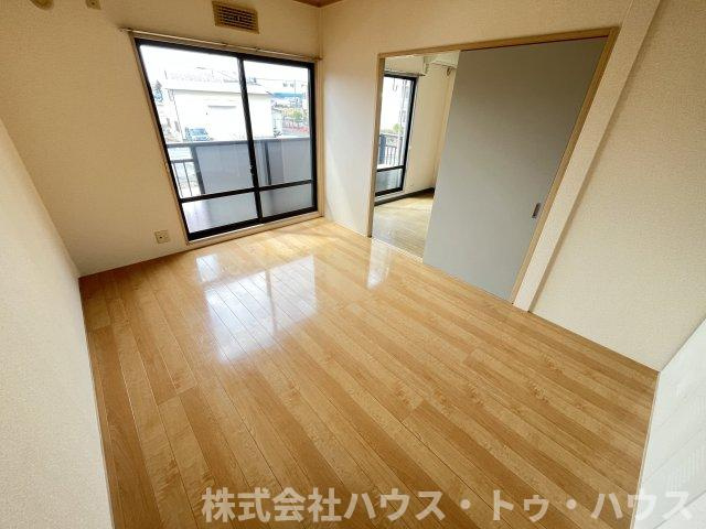 フロイディーハイツの洋室