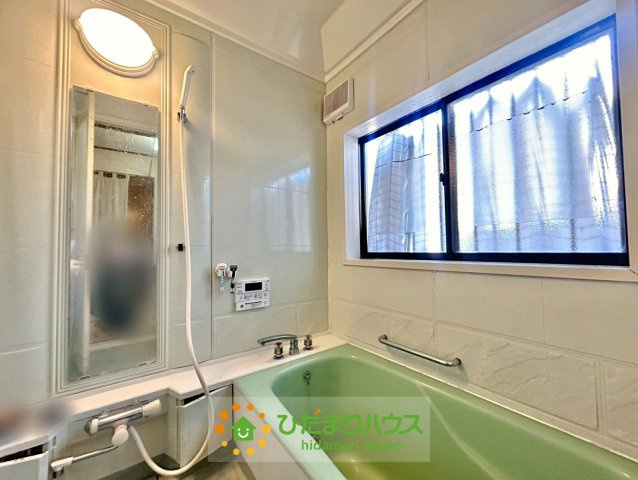 加須市向古河　中古一戸建ての浴室