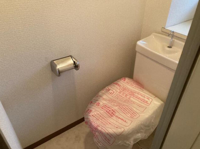 兵庫県神戸市兵庫区1棟収益マンションのトイレ