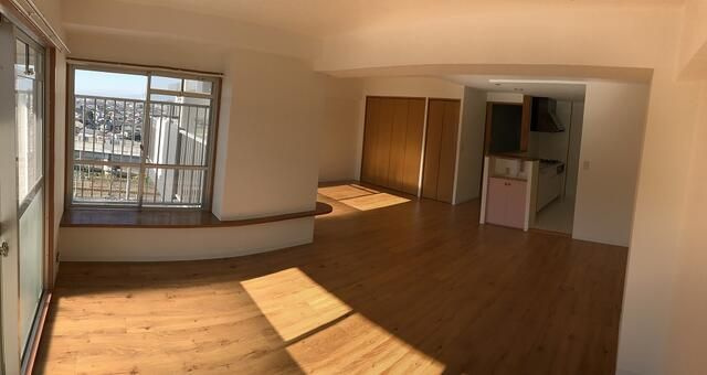 熊本市西区二本木５丁目の賃貸マンションの居間・リビング