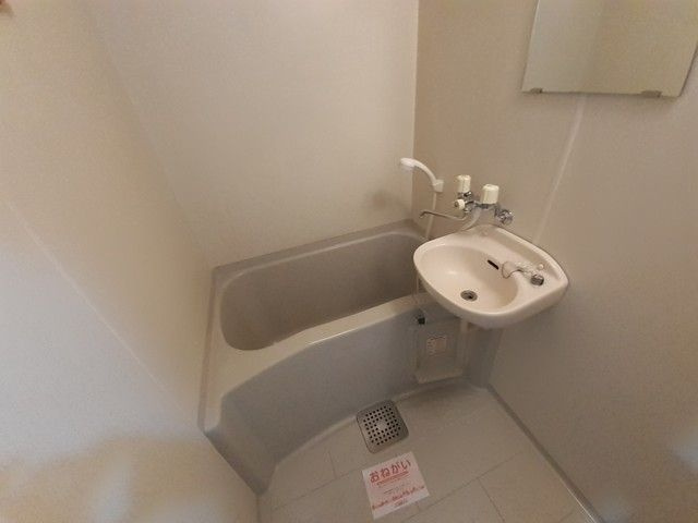 メゾンフルールＢの浴室