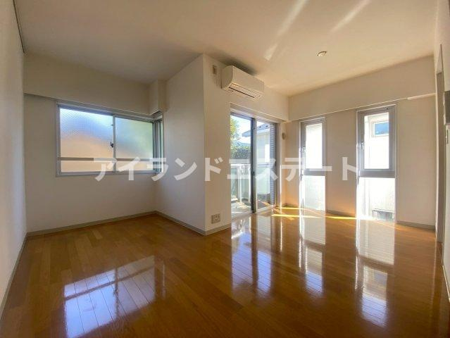 ステランテ駒沢　駅近　南東角部屋　ウォークインクロゼットの居間・リビング