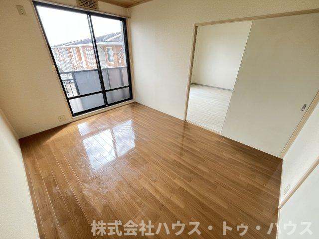 フロイディーハイツの洋室