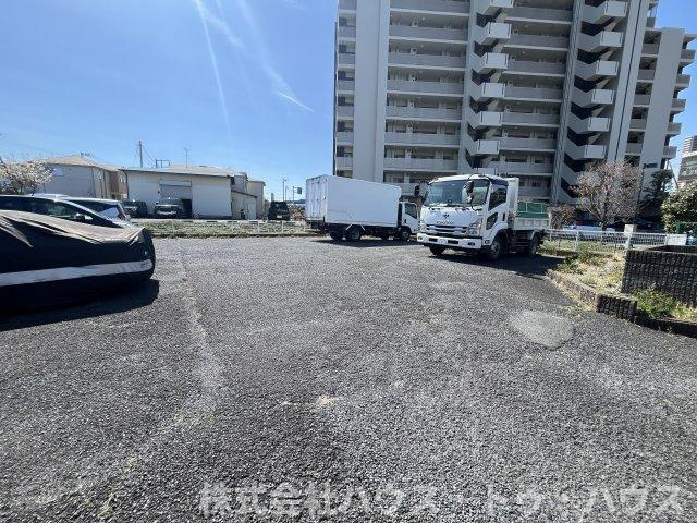 フロイディーハイツの駐車場