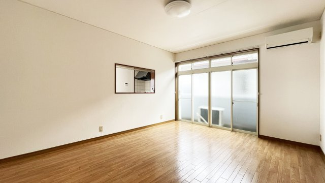 論田町本浦下19-13　借家の居間・リビング