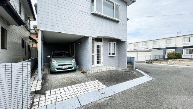 論田町本浦下19-13　借家の駐車場
