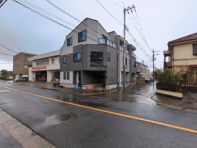 【前面道路含む現地写真】 | 西東京市下保谷１丁目　新築戸建て　C号棟 | 前面道路の見通しが良い為、駐車もストレス無く行なえそうです