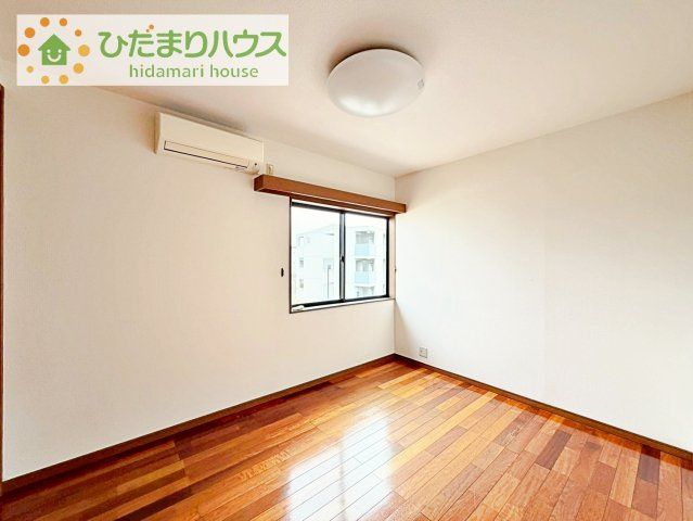 【洋室】 | 筑西市みどり町１丁目　中古戸建 | お掃除しやすく、清潔感を保てるのでダニも発生しにくいフローリング♪
